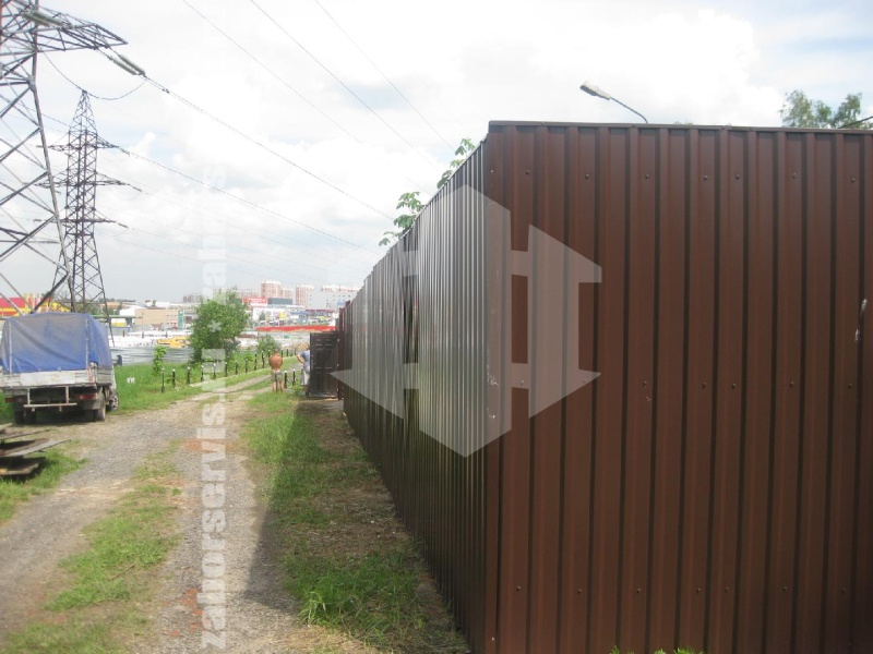 Забор из профнастила с забивными столбами 47 метров
