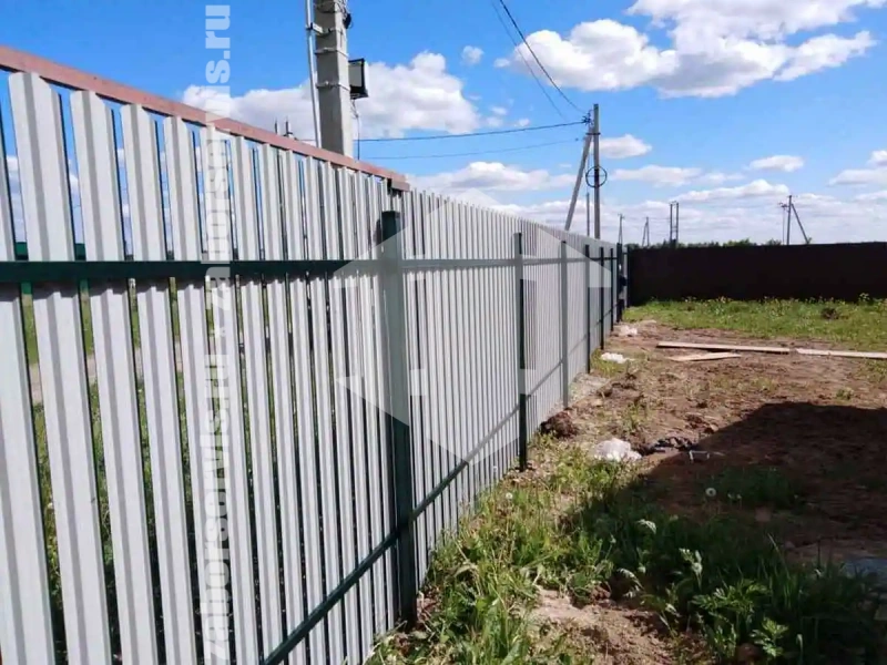 Забор из металлического штакетника зеленый 64 метра