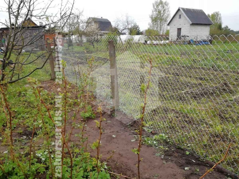 Забор из сетки рабицы в натяг с протяжкой арматуры 90 метров