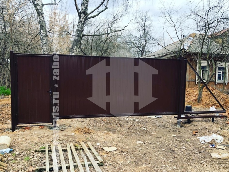 Откатные ворота автоматические из профнастила