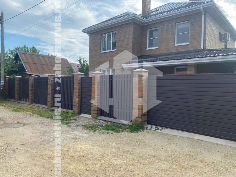 Заборы из металлического штакетника шахматка 72 метра