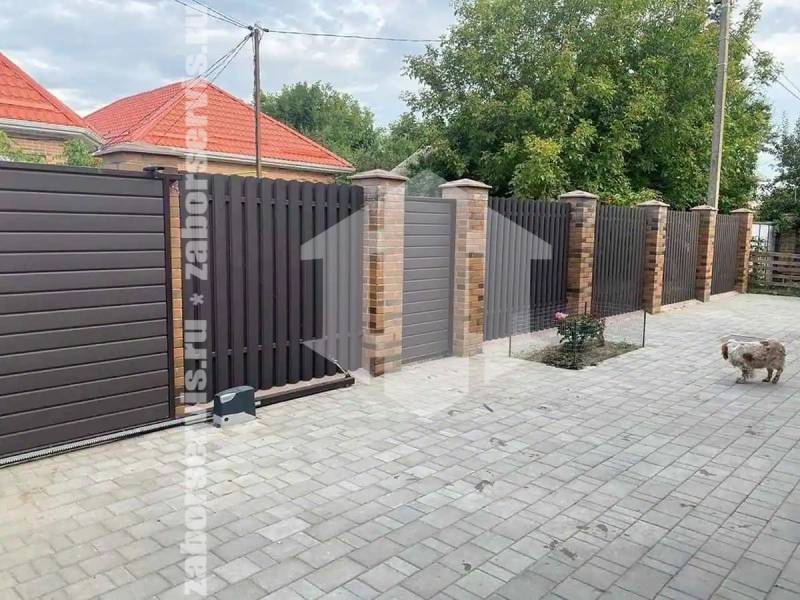 Заборы из металлического штакетника шахматка 72 метра