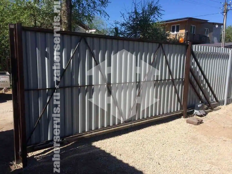 Забор из профнастила с воротам 75 метров
