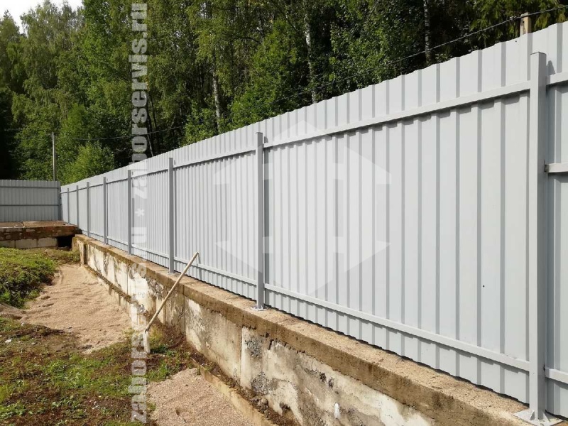 Забор из профнастила на ленточном фундаменте 38 метров