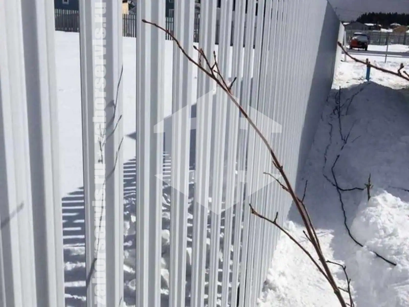 Забор из металлического штакетника оцинкованный 85 метров