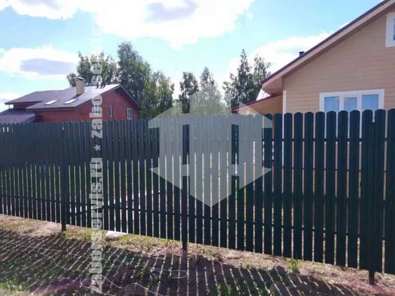 Забор из металлического штакетника зеленый 64 метра