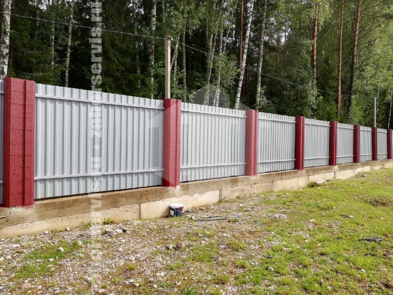 Забор из профнастила на ленточном фундаменте 38 метров