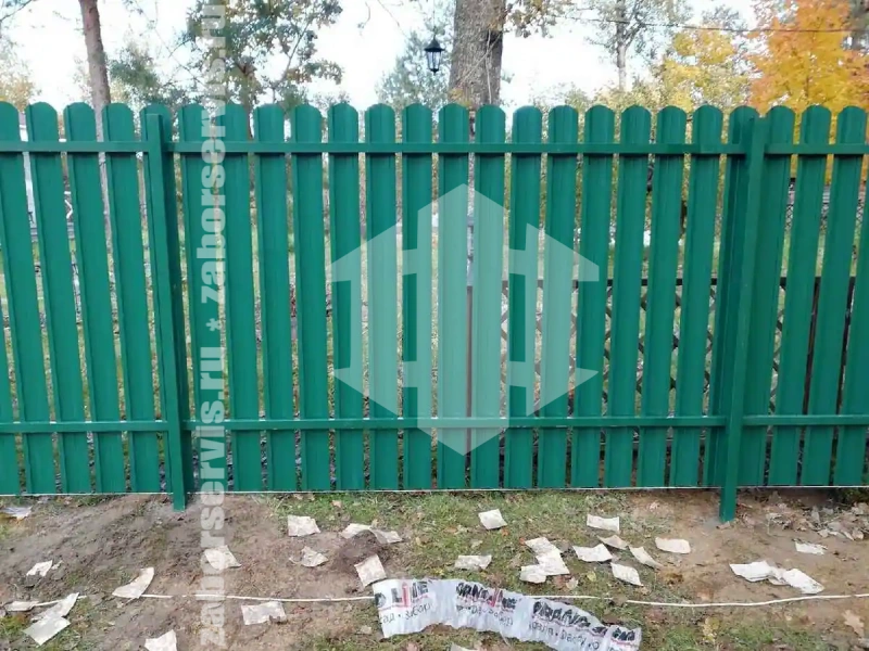 Забор из металлического штакетника зеленый 70 метров
